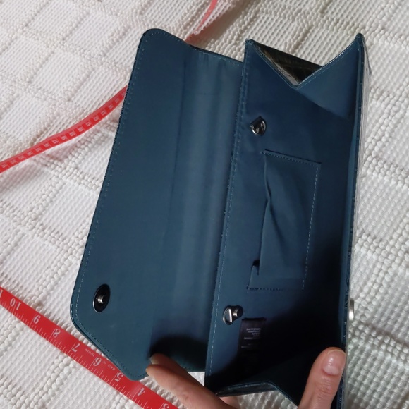 Teal faux patent leather embossed croc clutch purse - Picture 5 of 8